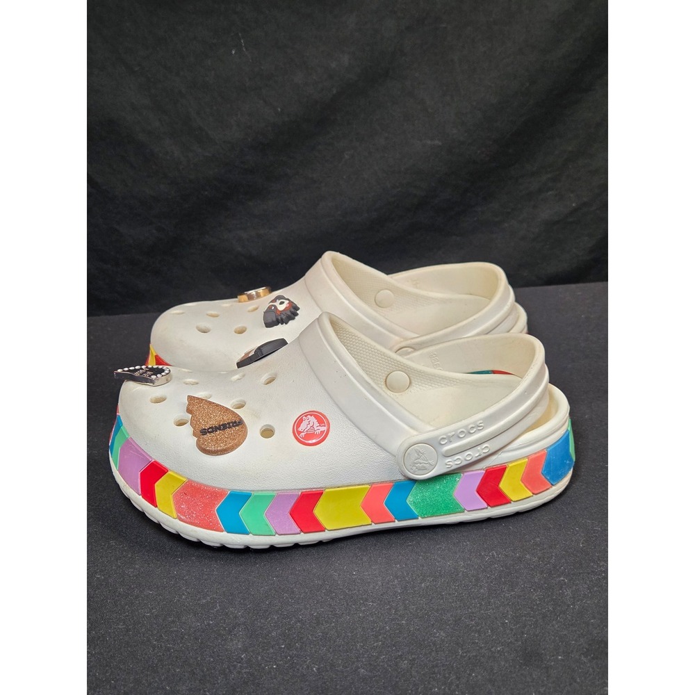 Crocs Kids Classic White Rainbow Chevron Clogs J1 with Jibbitz‎ Charms